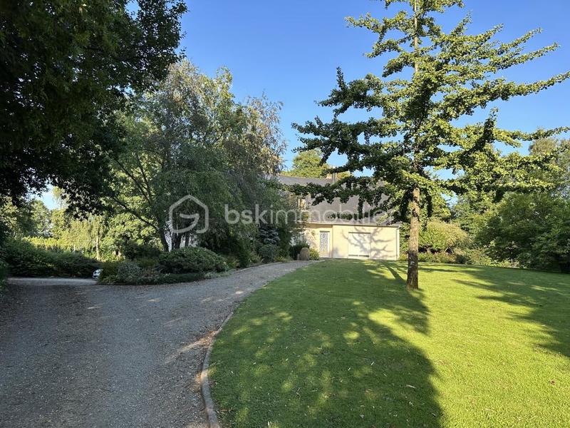 Maison traditionnelle - 206 m² - 7 pièces