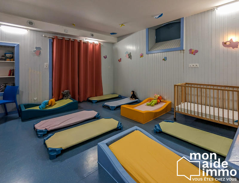 Local d'activités - 280 m² - 15 pièces