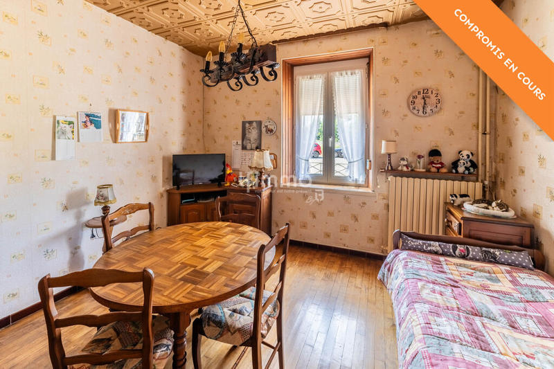 Maison - 268 m² - 9 pièces