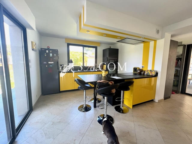 Maison - 250 m² - 5 pièces