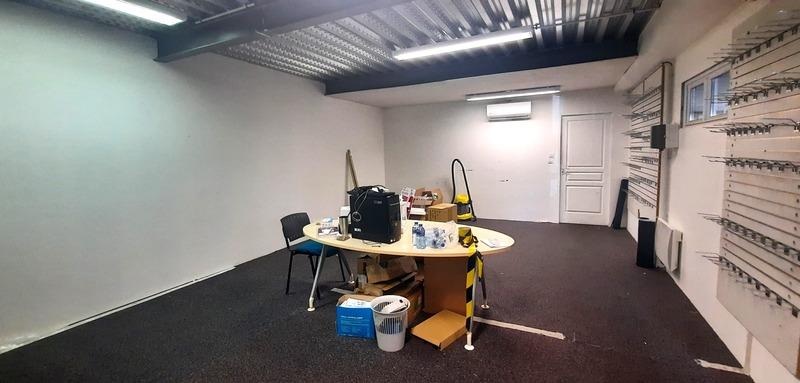 Local d'activité / Entrepôt - 140 m² - 5 pièces