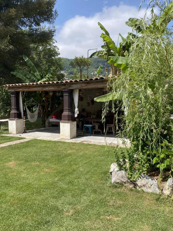 Propriété - 230 m² - 10 pièces