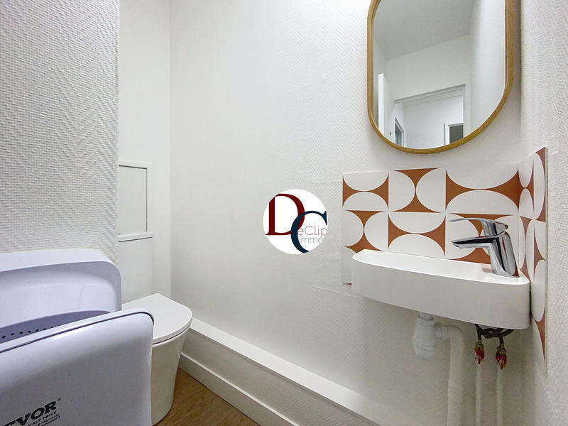 Bureau - 131 m² - 8 pièces