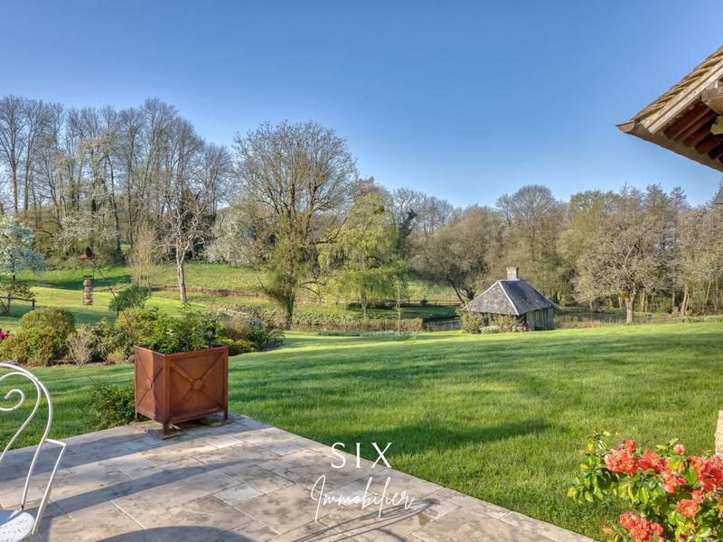 Maison - 240 m² - 10 pièces