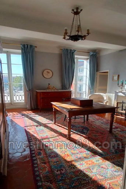 Maison - 335 m² - 15 pièces