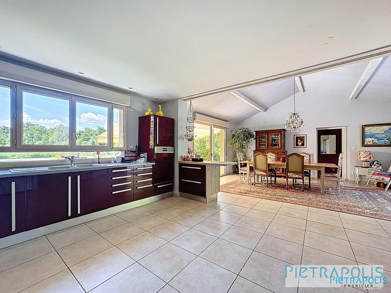 Maison - 320 m² - 7 pièces