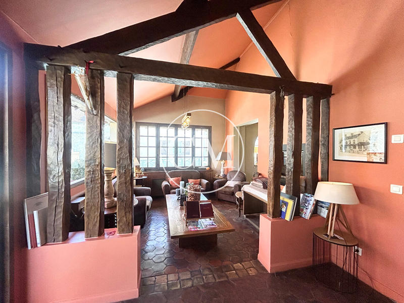 Local commercial - 250 m² - 8 pièces