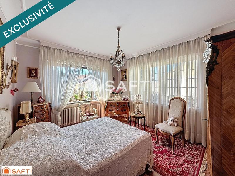 Maison - 260 m² - 10 pièces