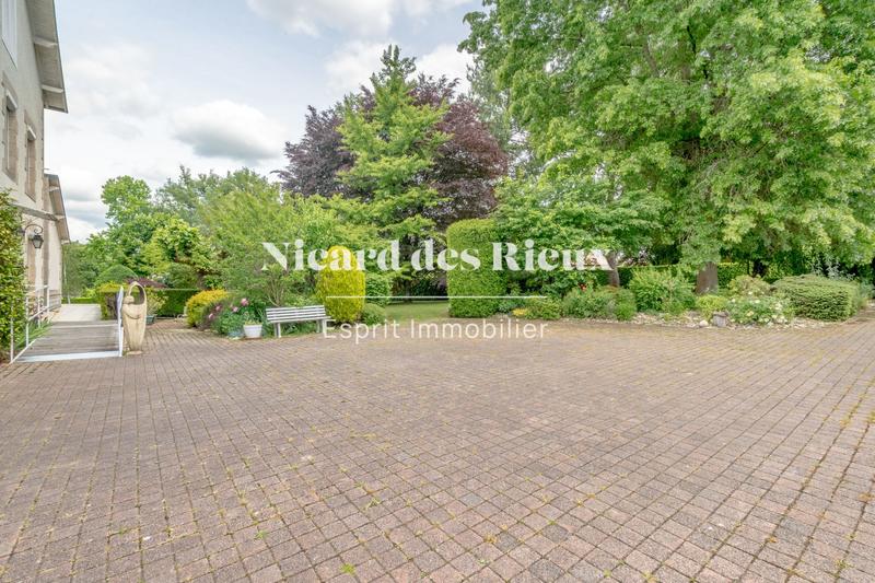 Maison ancienne - 280 m² - 9 pièces