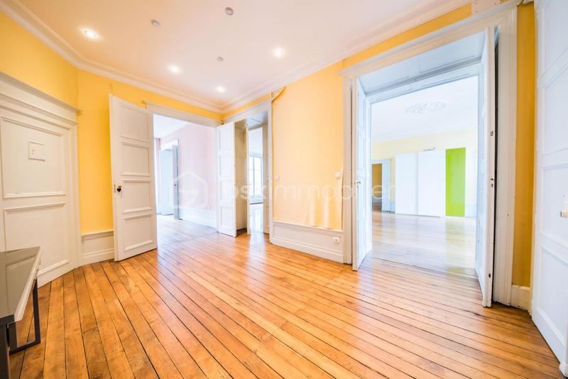 Appartement bourgeois - 196 m² - 8 pièces