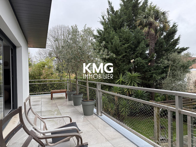 Maison traditionnelle - 210 m² - 9 pièces