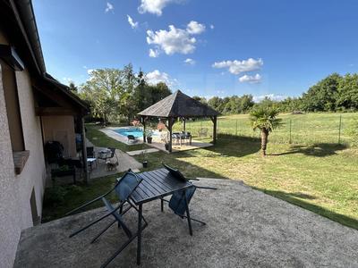 Maison - 216 m² - 7 pièces