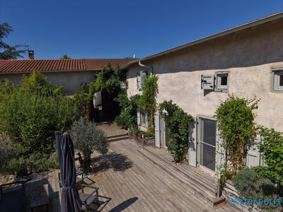 Maison - 380 m² - 5 pièces