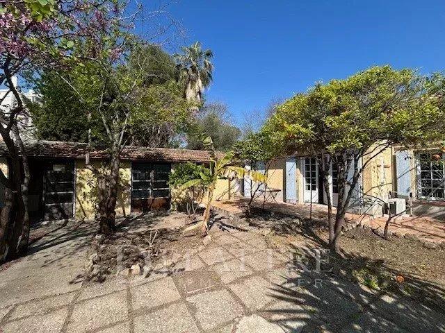 Villa - 136 m² - 10 pièces