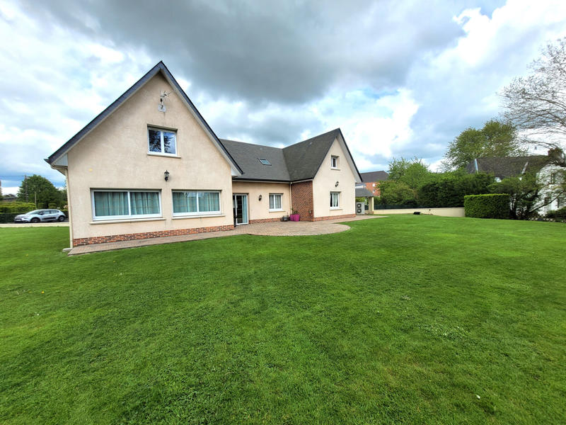 Maison - 235 m² - 8 pièces