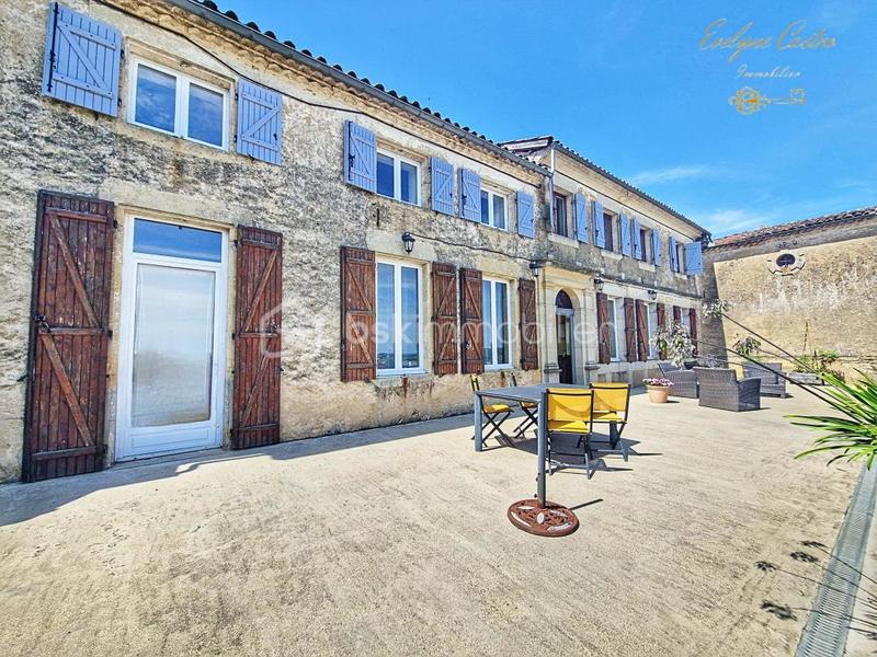 Maison - 323 m² - 8 pièces