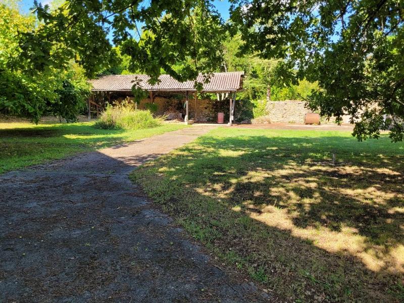 Maison - 1 286 m² - 10 pièces