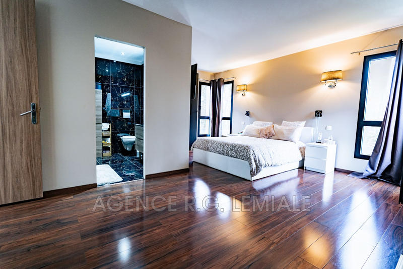 Maison - 190 m² - 10 pièces