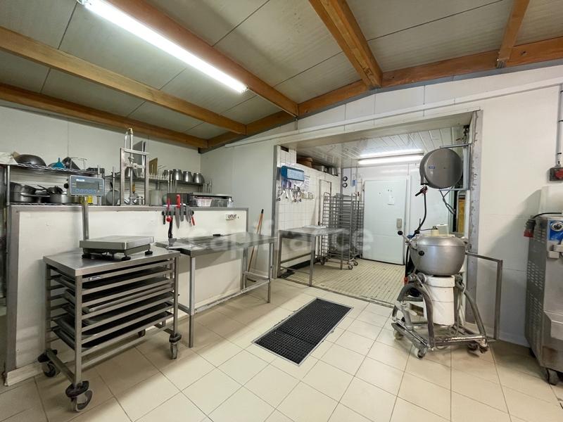 Local commercial - 275 m² - 10 pièces