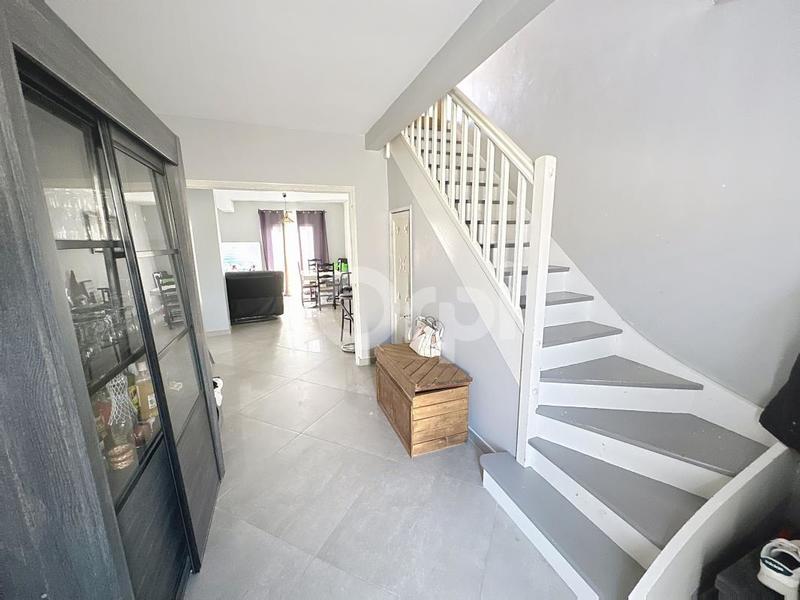 Maison - 203 m² - 6 pièces