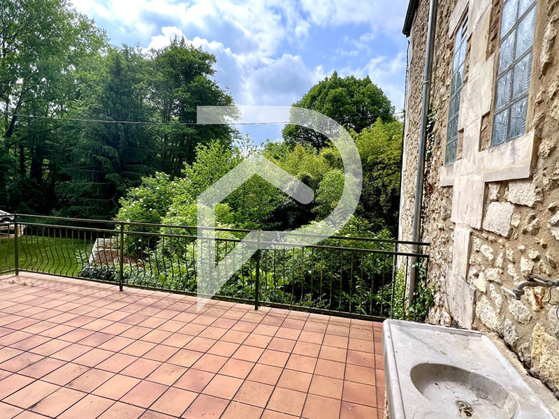 Maison - 221 m² - 8 pièces