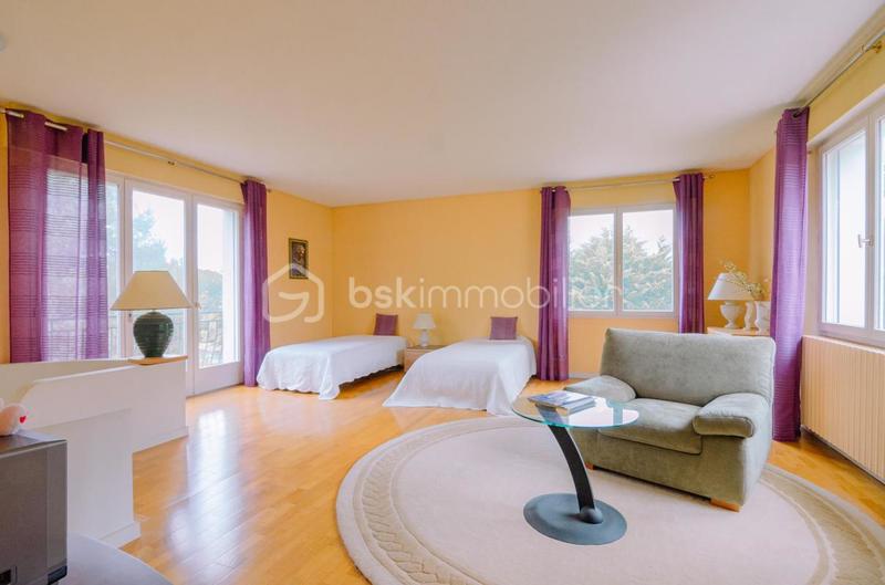 Maison traditionnelle - 222 m² - 6 pièces