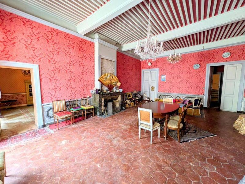 Propriété - 700 m² - 22 pièces