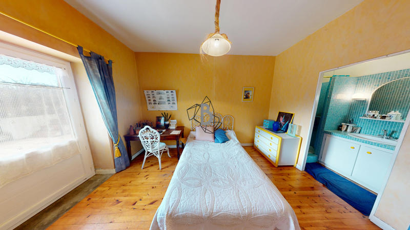 Maison - 250 m² - 8 pièces