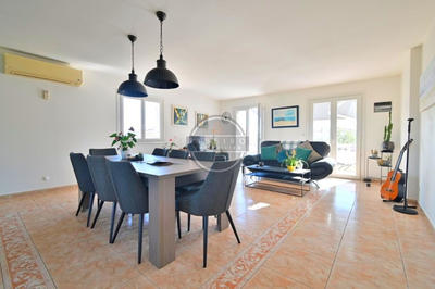 Villa - 161 m² - 6 pièces