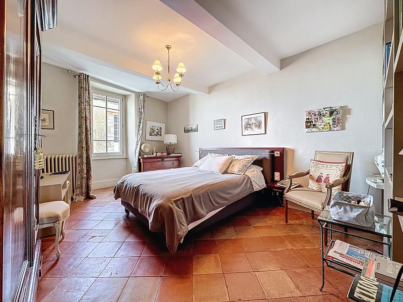 Maison traditionnelle - 177 m² - 5 pièces