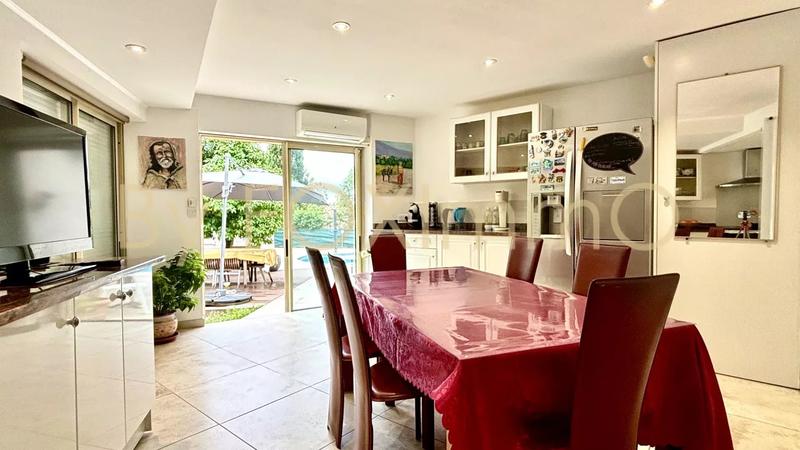 Maison - 230 m² - 6 pièces