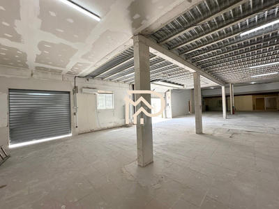 Local d'activités - 590 m²