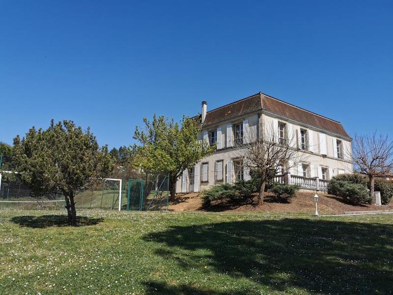 Maison de maîtres - 320 m² - 10 pièces
