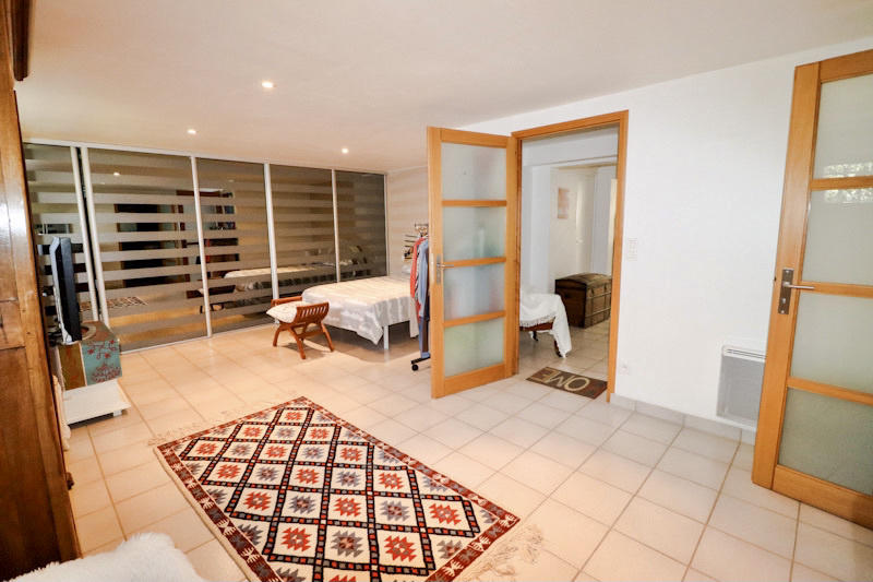 Maison - 251 m² - 11 pièces