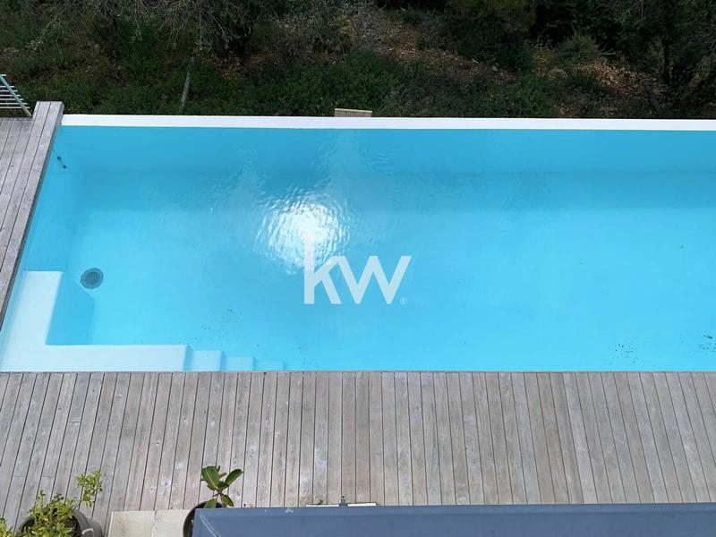 Maison - 216 m² - 6 pièces