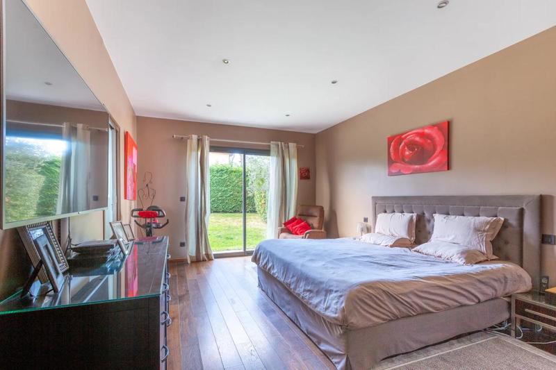 Maison - 300 m² - 7 pièces