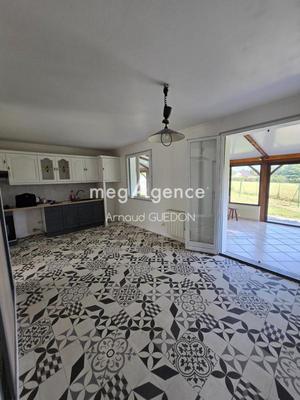 Maison - 205 m² - 9 pièces