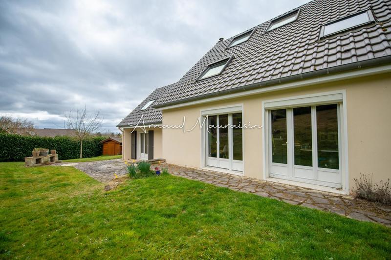 Maison - 250 m² - 8 pièces