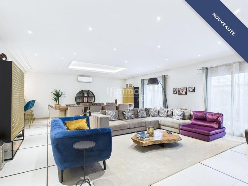 Maison - 378 m² - 7 pièces