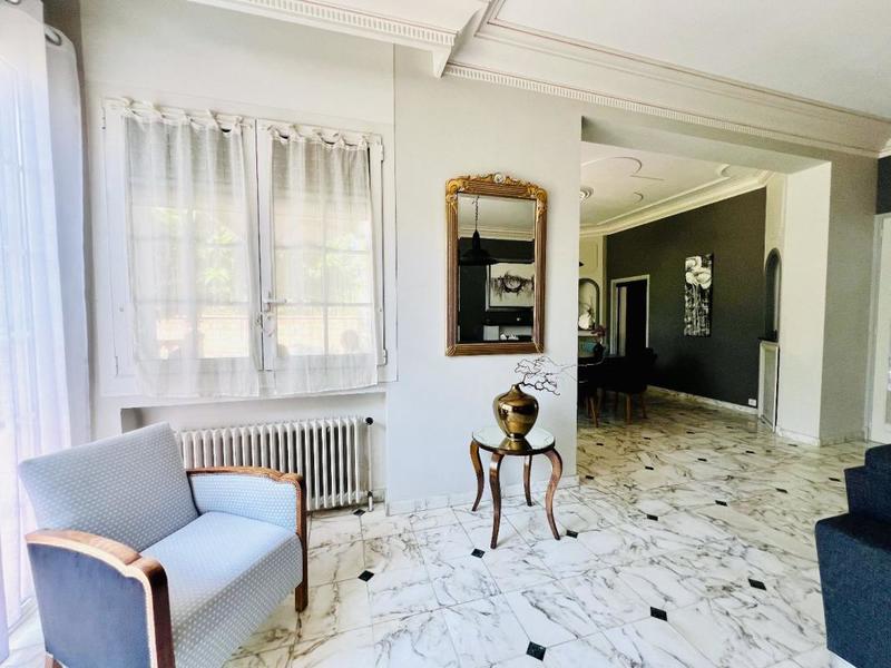 Maison - 210 m² - 8 pièces