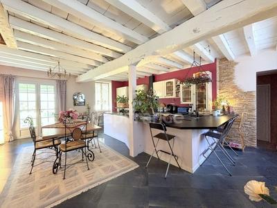 Maison - 218 m² - 5 pièces