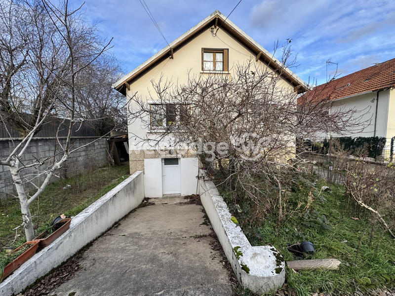 Maison - 94 m² - 5 pièces