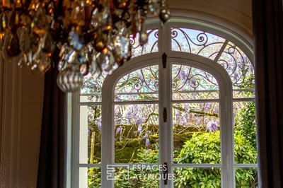 Maison - 250 m² - 8 pièces