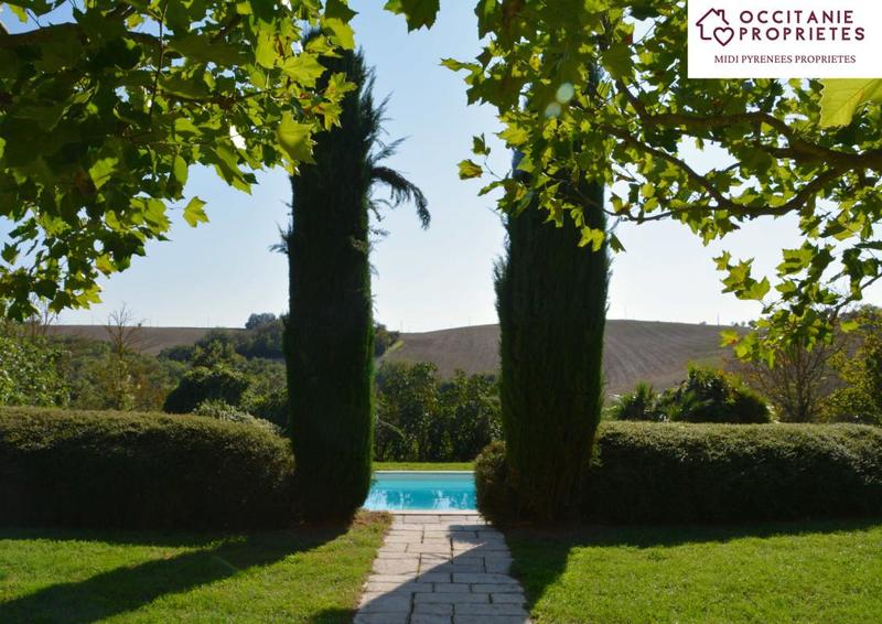 Maison de maîtres - 495 m² - 9 pièces