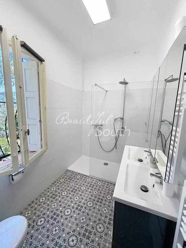 Maison - 200 m² - 9 pièces