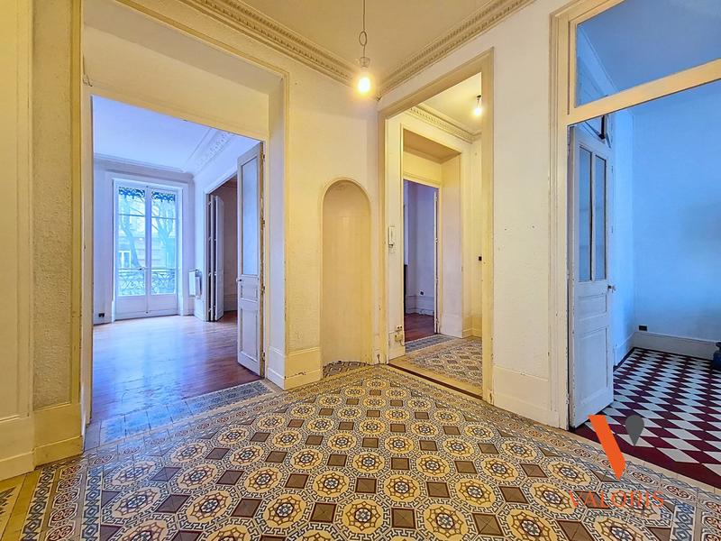 Appartement - 170 m² - 6 pièces