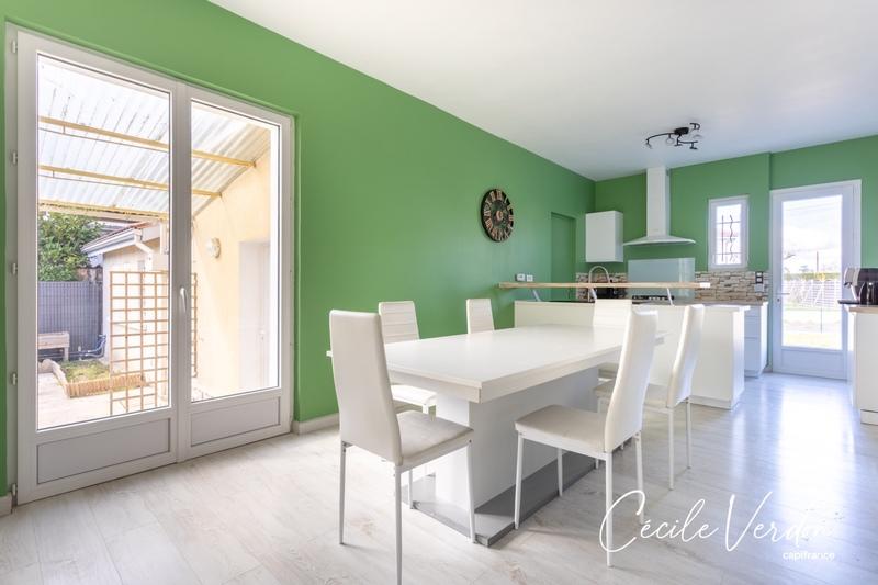 Maison - 177 m² - 8 pièces