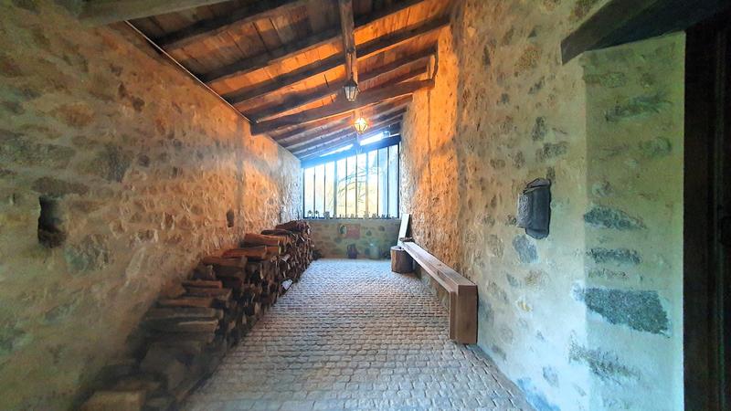 Propriété - 327 m² - 12 pièces