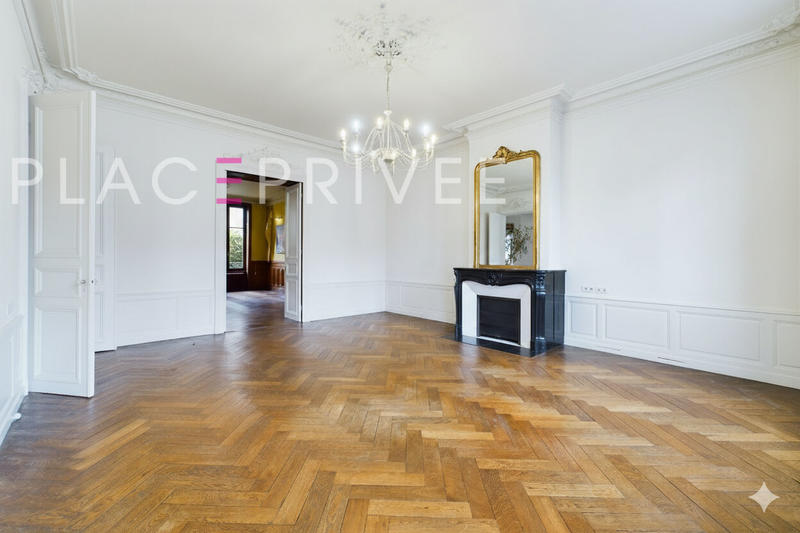 Appartement - 162 m² - 6 pièces