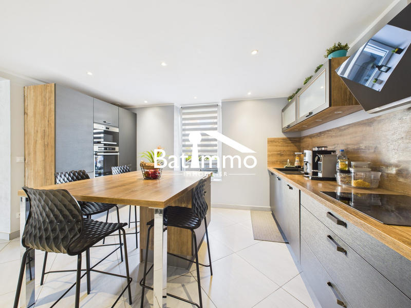 Maison - 245 m² - 8 pièces